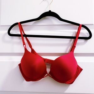 VICTORIA’S SECRET bombshell bra